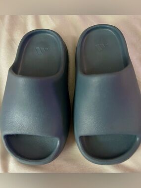 YEEZY ADIDAS child slides size 9c color slate marine BRAND NEW no box